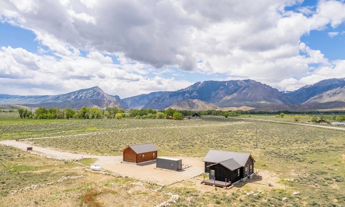 Clark Cabin | Dark Sky Retreat- 2 cabins, pet friendly, mountain views