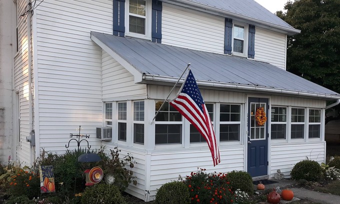 Sunbury House | Darling 1901 Village Of Sunbury Charmer, A Great Back Yard And