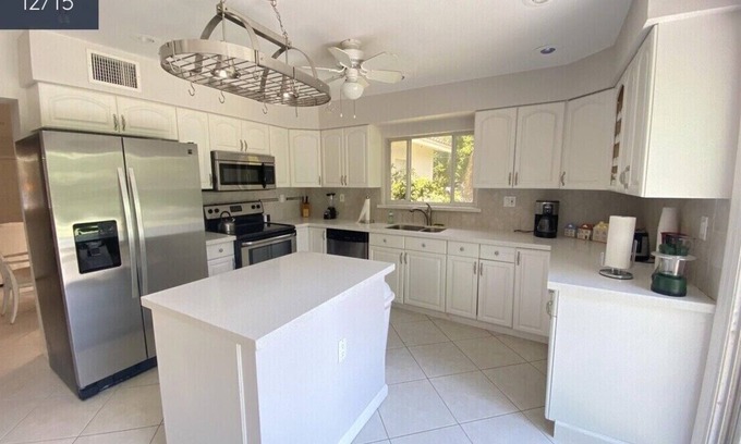Boca Raton Cottage | Darling Cottage in East Boca close to beach, restaurants, and shopping