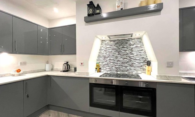 Wigan Apartment | Darlington Suites by SA Stays