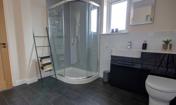 Tain Cottage | Darna House - sleeps 8 guests in 4 bedrooms