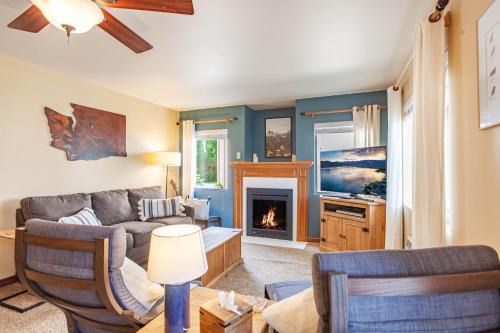 Downtown Leavenworth House | DAS BAVARIAN CONDO, 5 Star Ground Floor Unit, Walk to Town, Sleeps 6