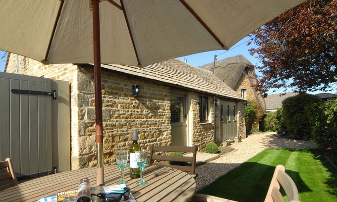 Kingham House | Dating back to the 16th century, this property has lots of charm and character.