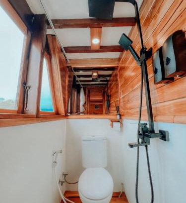 Labuan Bajo Boat Rental | Dav-Venture