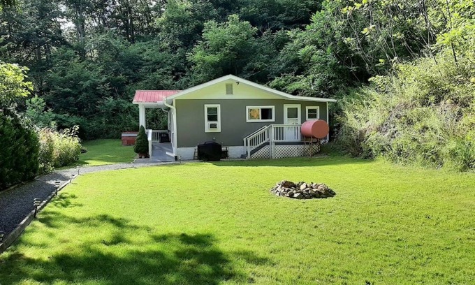 Hot Springs Cabin | Dave's Place of Hot Springs, NC