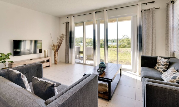 Bridgewater Crossing House | Davenport Home w/ Pool Access ~ 11 Mi to Disney!