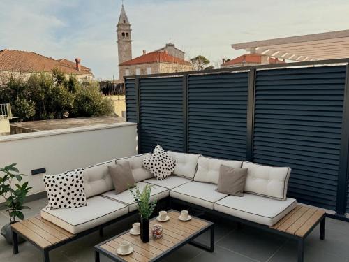 Cilipi Apartment | Dawn & Dusk - Modern Two Bedroom Apartment with Mountain Views