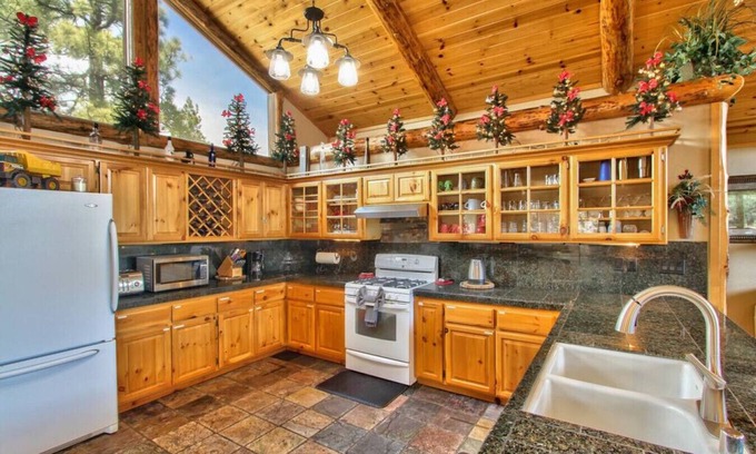 Eagle Mountain Estates House | Day Dreamers Retreat w/spa, arcade, piano, & more!
