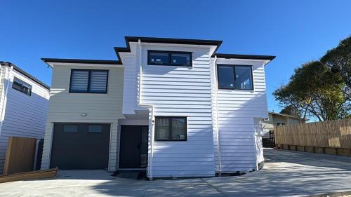 Papatoetoe Apartment | Daylight Dwell & Delight near Auckland Airport