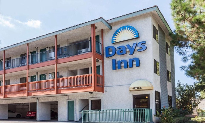 Anaheim Resort Hotel | Days Inn by Wyndham Anaheim West