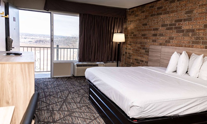 Salado Hotel | Days Inn by Wyndham Batesville AR