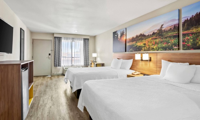 Rialto Hotel | Days Inn by Wyndham Fontana/Rialto