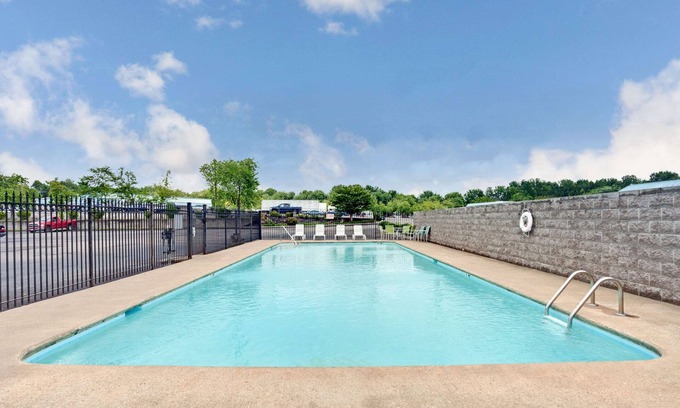 Joelton Hotel | Days Inn by Wyndham Joelton/Nashville