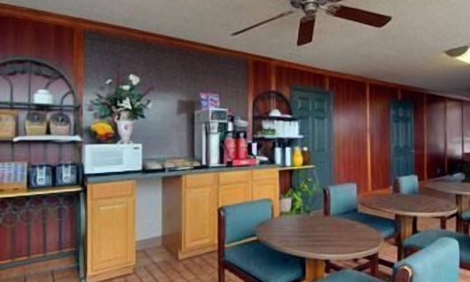 Newport Hotel | Days Inn by Wyndham Newport