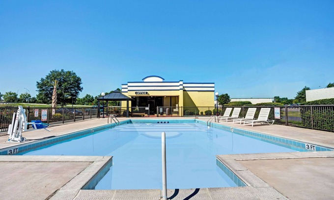 Norfolk - Virginia Beach Hotel | Days Inn by Wyndham Norfolk Military Circle