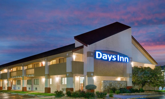 Overland Park Hotel | Days Inn by Wyndham Overland Park/Metcalf/Convention Center