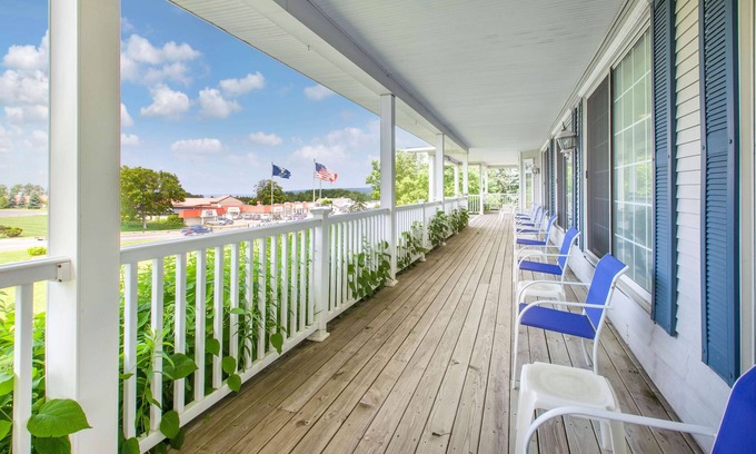 Petoskey Hotel | Days Inn by Wyndham Petoskey