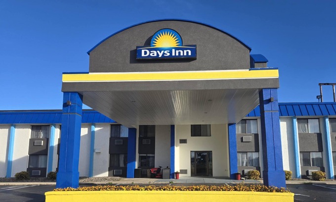 Portage Hotel | Days Inn by Wyndham Portage/Cascade Mountain area