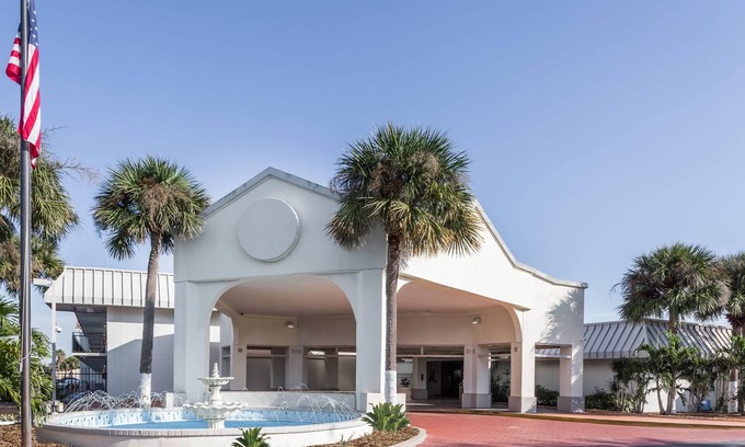 St. Petersburg - Clearwater Hotel | Days Inn by Wyndham St. Petersburg/Tampa Bay Area