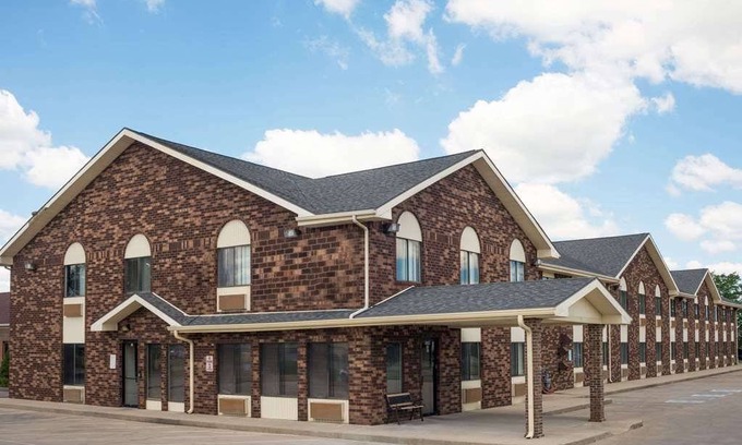 Muncie Hotel | Days Inn by Wyndham Muncie -Ball State University