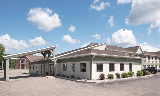 Watertown Hotel | Days Inn by Wyndham Watertown