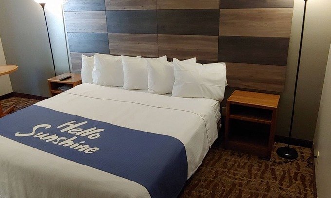 Eau Claire Hotel | Days Inn by Wyndham West-Eau Claire