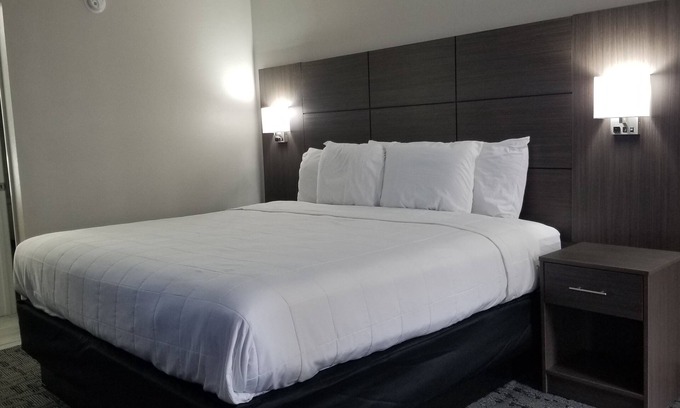 North Charleston Hotel | Days Inn & Suites by Wyndham Charleston Airport West
