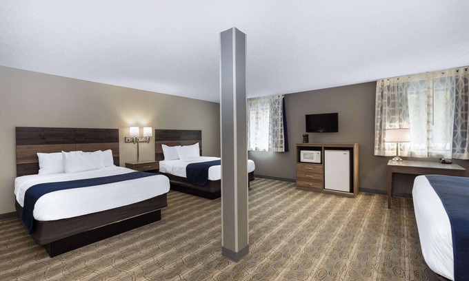 Wisconsin Dells Hotel | Days Inn & Suites by Wyndham Wisconsin Dells