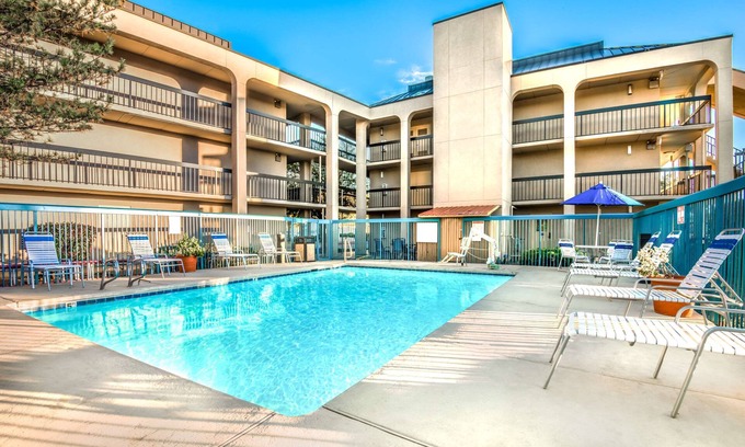 Albuquerque Hotel | Days Inn & Suites by Wyndham Albuquerque North