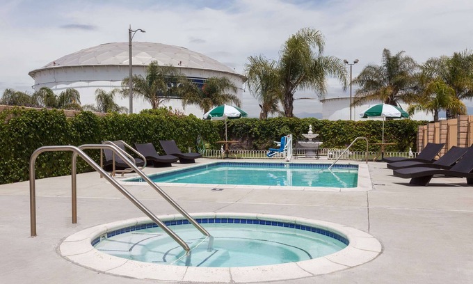 South Gate Hotel | Days Inn & Suites by Wyndham South Gate
