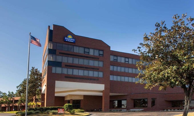 Tallahassee Hotel | Days Inn & Suites by Wyndham Tallahassee Conf Center I-10