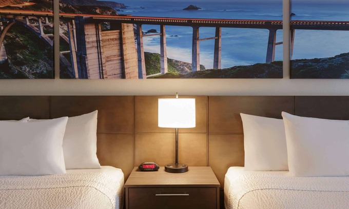 Anaheim Resort Hotel | Days Inn & Suites by Wyndham Anaheim At Disneyland Park