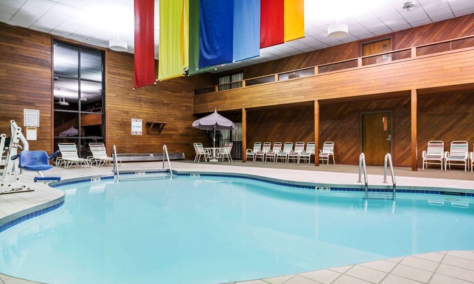 Rib Mountain Hotel | Days Inn & Suites by Wyndham Wausau