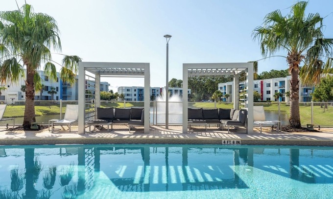 Daytona Beach Apartment | Daytona 2BR w/Parking Family & Pet Friendly