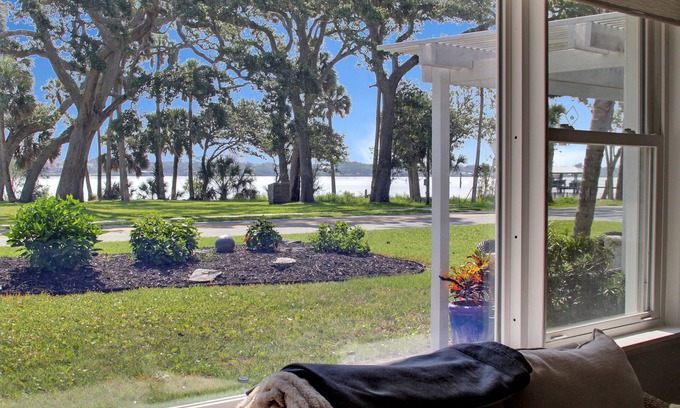 Holly Hill House | Daytona Beach Cozy, warm water front home with a beautiful intercoastal view.