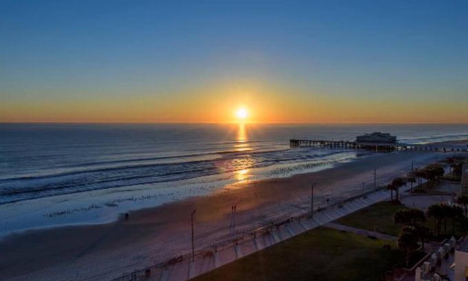 Holly Hill House | Daytona Beach Home.Between Shores & Speedway