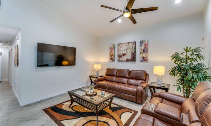 Holly Hill House | Daytona Beach Vacation Home ~ 4 Mi to Main St Pier