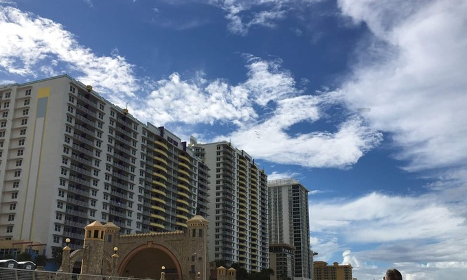 Brush - Stewarts Resort | Daytona Beachfront Resort Right-On-the-Boardwalk adjacent to Bandshell