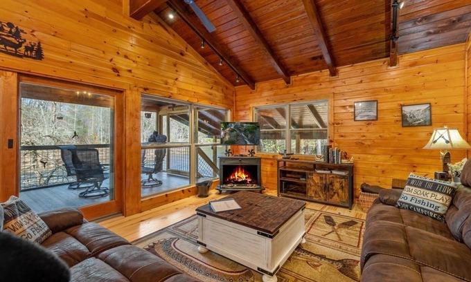Blue Ridge Cabin | DAZE AT THE RIVER