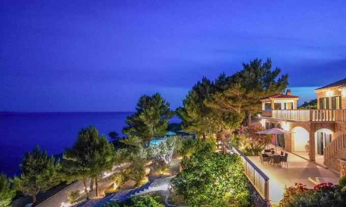 Potomje Villa | Dazzling Beachfront Villa - Villa Aria - 6 Bedrooms - Private Heated Pool