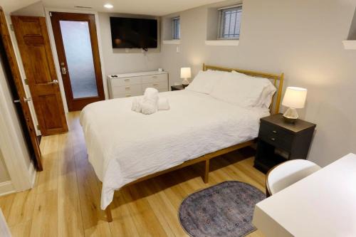Near Northeast Apartment | DC Beckons Darling Apt Sleeps 4