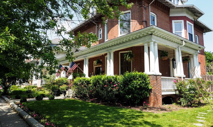 16th Street Heights House | DC Gem 10 Bedrooms/9.5 Baths! Short Stays Available Too!