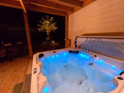 Sint-Annaland Ski Chalet | De Corner van Zeeland met jacuzzi