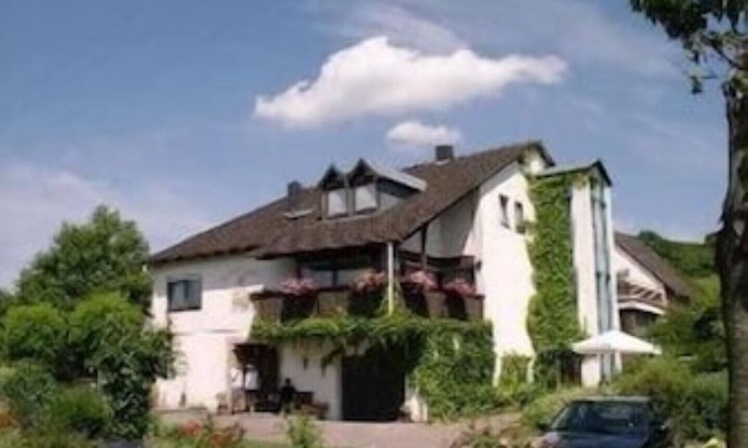 Ilbesheim Apartment | Holiday apartment "Kleine Kalmit" with a dream view of the vineyards