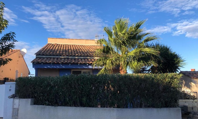 Saint-Pierre-la-Mer House | De la Clape à la mer mon petit pavillon labellisé - f2- piscine commune - wifi gratuit- parking privé - arrivee autonome - 800 m plage - grande terrasse abritée vent -