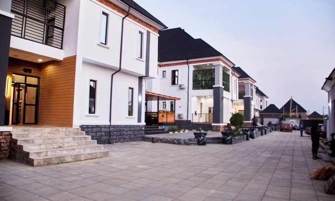Abuja Hotel | De Mipos Luxury Suites