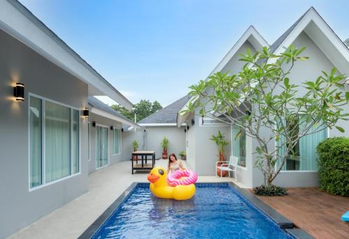 Thep Kasattri Villa | De palm poolvilla by KC