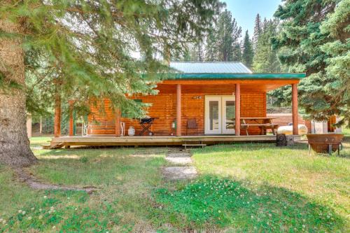Deadwood House | Deadwood Wolf Cabin with Fire Pit and Grill