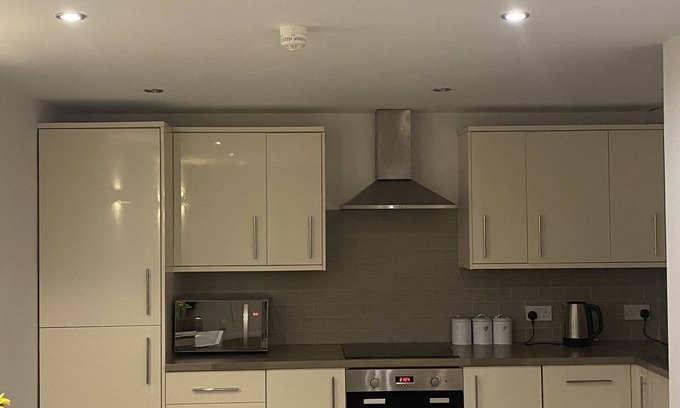 Kirkheaton Apartment | Dealhouse F7- Apartments