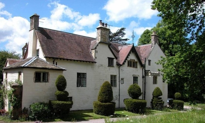 Littledean Cottage | DEAN HALL, romantic, character holiday cottage in Littledean